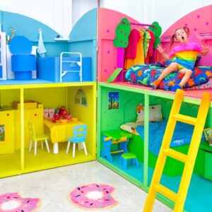 الدمى والألعاب